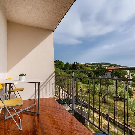 Apartment Amazing In With Wifi Rovanjska
