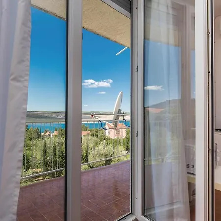 Apartment Amazing In With Wifi Rovanjska